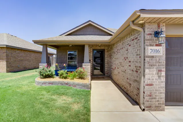Photo 5 — 7016 34th Place, Lubbock, TX 79407