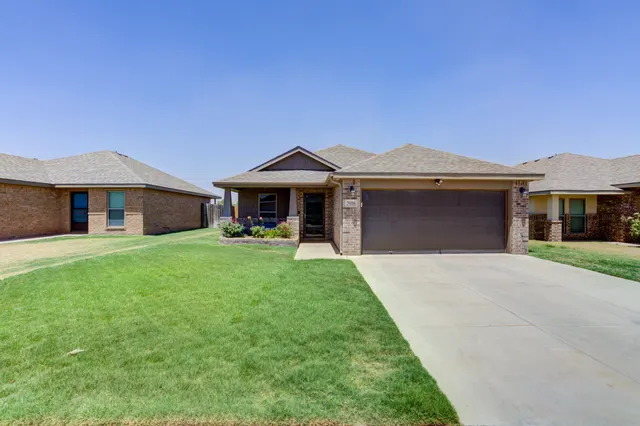 Photo 3 — 7016 34th Place, Lubbock, TX 79407
