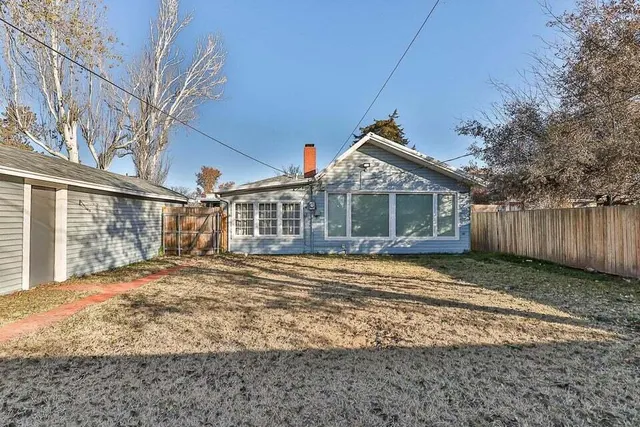 Photo 6 — 2617 31st Street, Lubbock, TX 79410