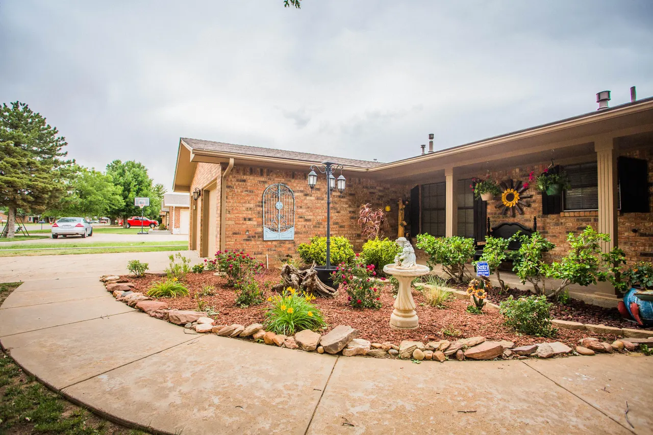 Photo 4 — 1304 Jefferson Drive, Plainview, TX 79072