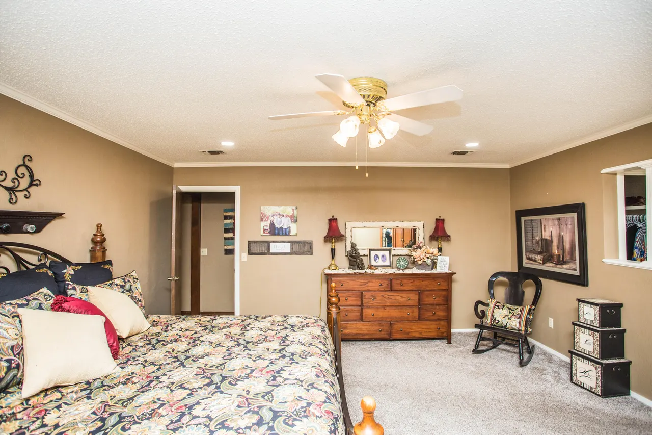Photo 17 — 1304 Jefferson Drive, Plainview, TX 79072
