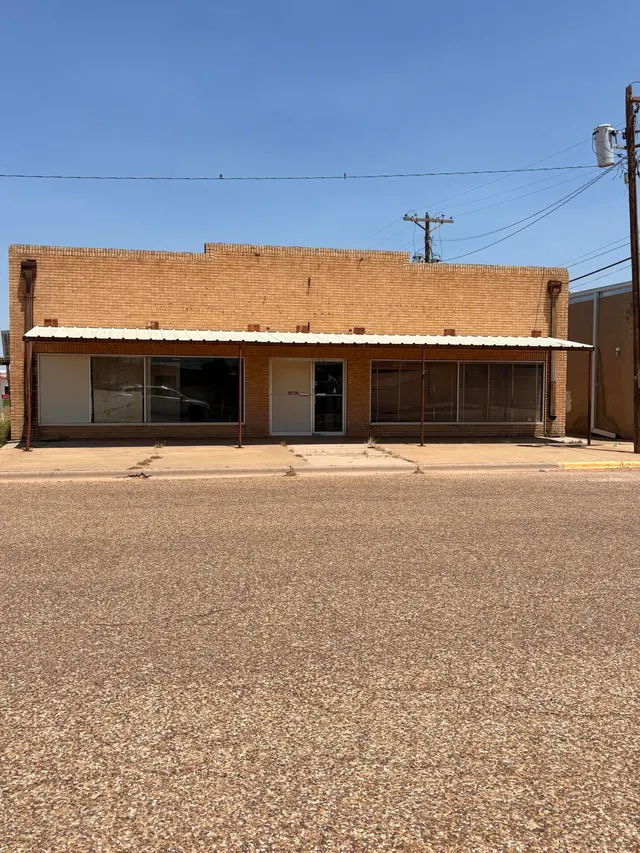Front exterior — 611 W Broadway Street, Brownfield, TX 79316