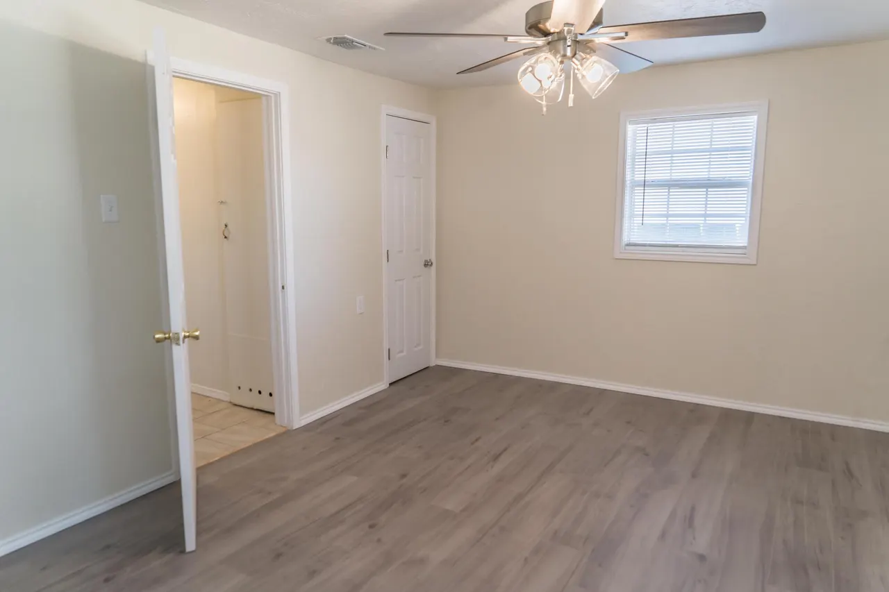 Photo 28 — 402 E 9th Street, Plainview, TX 79072