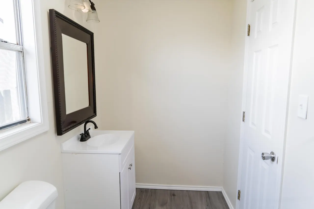 Photo 23 — 402 E 9th Street, Plainview, TX 79072