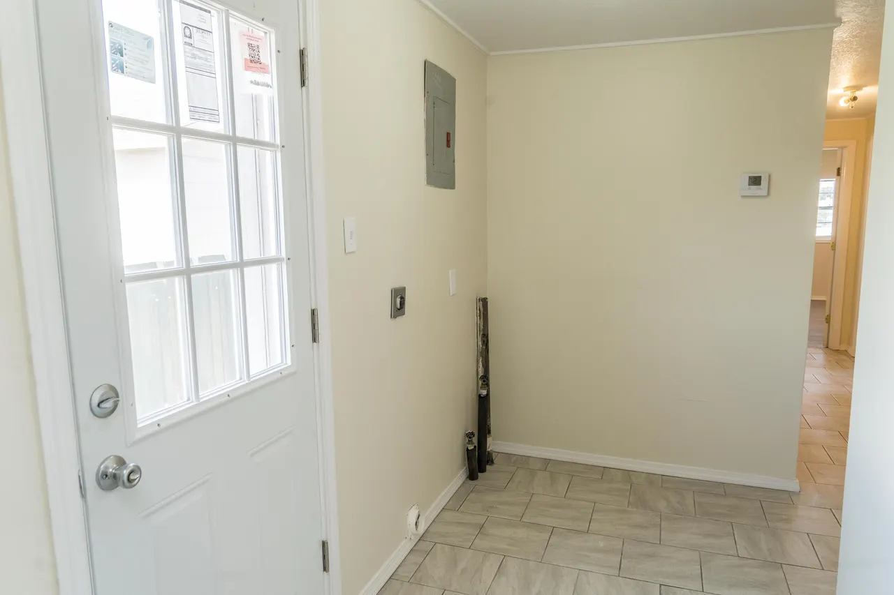 Photo 17 — 402 E 9th Street, Plainview, TX 79072
