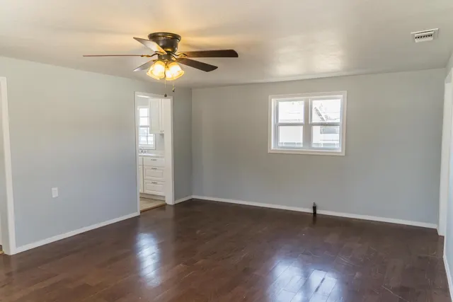Photo 6 — 402 E 9th Street, Plainview, TX 79072