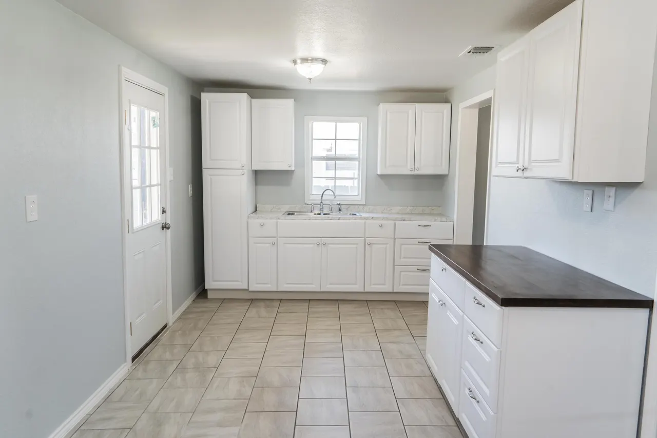 Photo 11 — 402 E 9th Street, Plainview, TX 79072