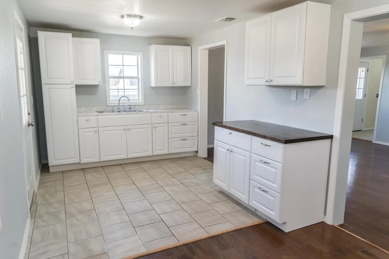Photo 12 — 402 E 9th Street, Plainview, TX 79072