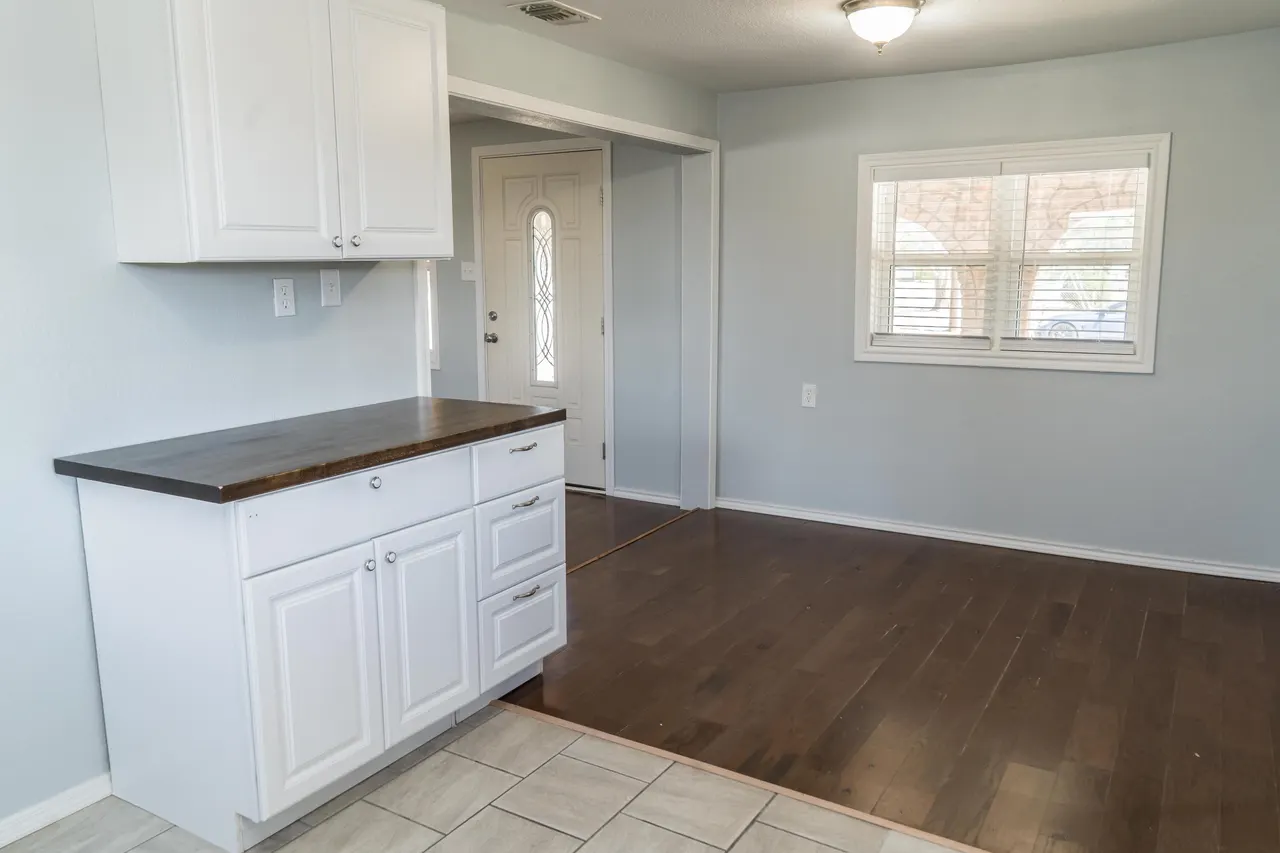 Photo 15 — 402 E 9th Street, Plainview, TX 79072