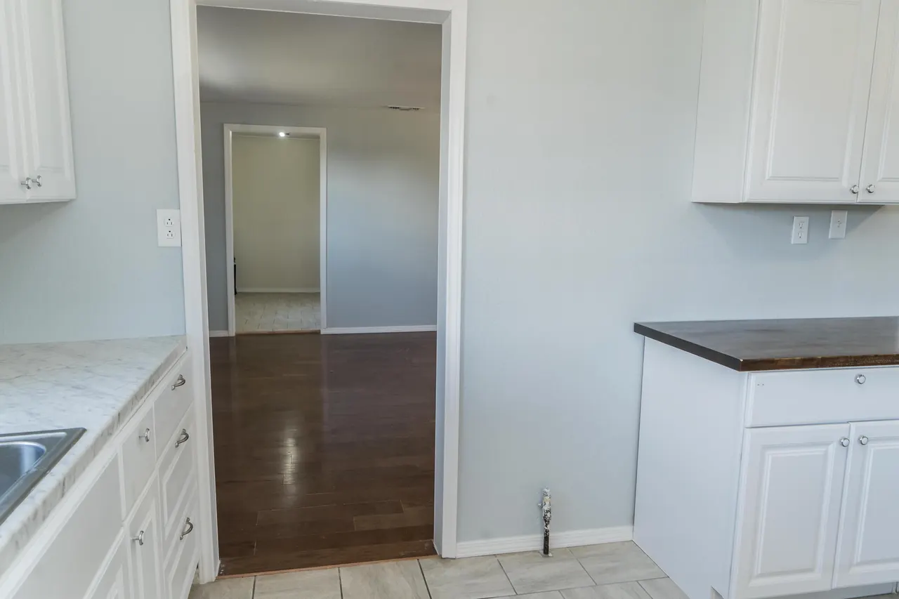 Photo 16 — 402 E 9th Street, Plainview, TX 79072