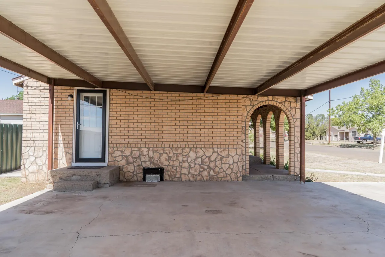Photo 33 — 402 E 9th Street, Plainview, TX 79072
