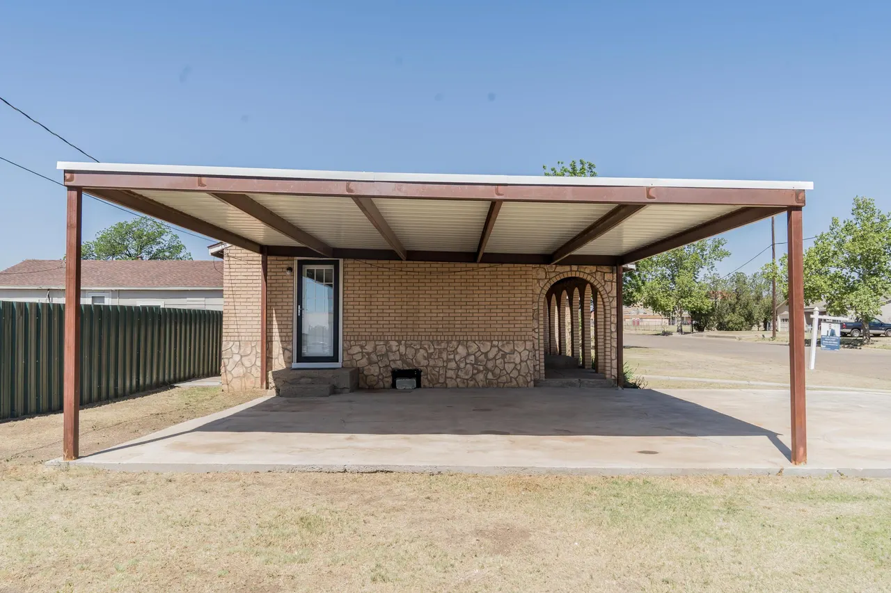 Photo 31 — 402 E 9th Street, Plainview, TX 79072