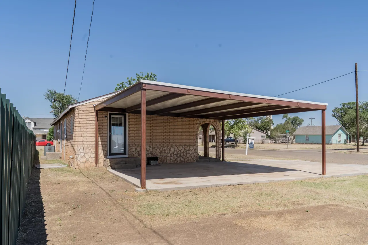 Photo 32 — 402 E 9th Street, Plainview, TX 79072