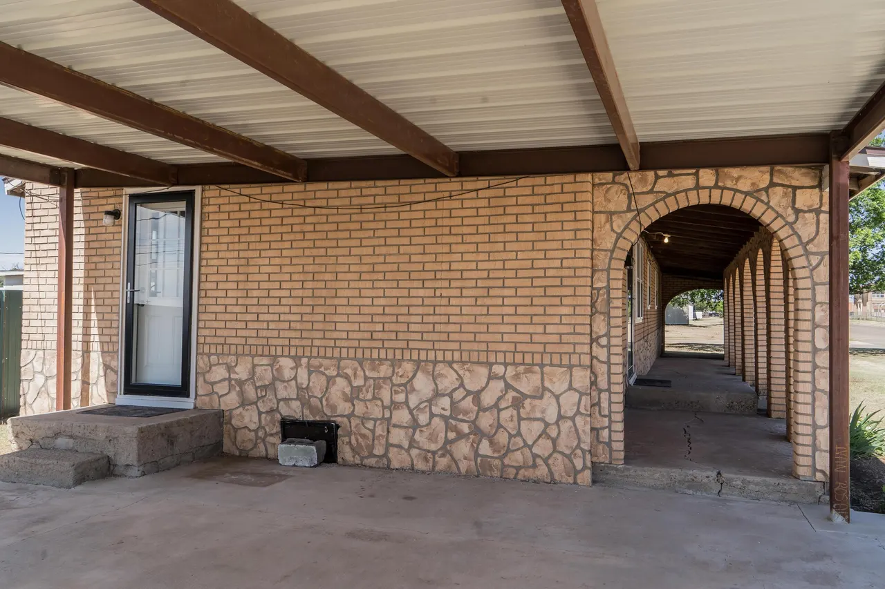 Photo 34 — 402 E 9th Street, Plainview, TX 79072