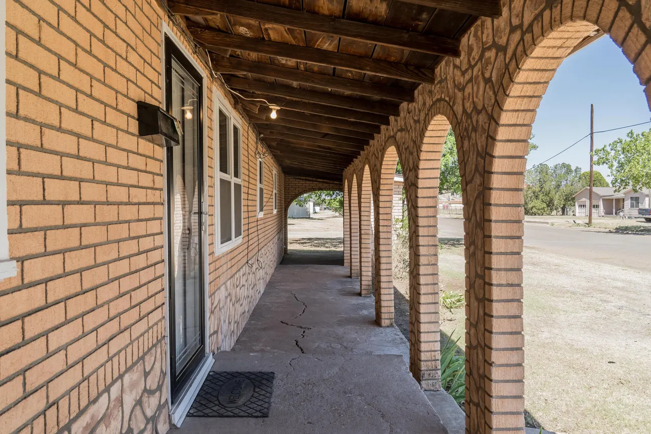 Photo 36 — 402 E 9th Street, Plainview, TX 79072