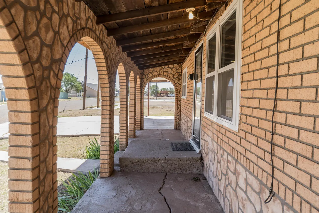 Photo 41 — 402 E 9th Street, Plainview, TX 79072