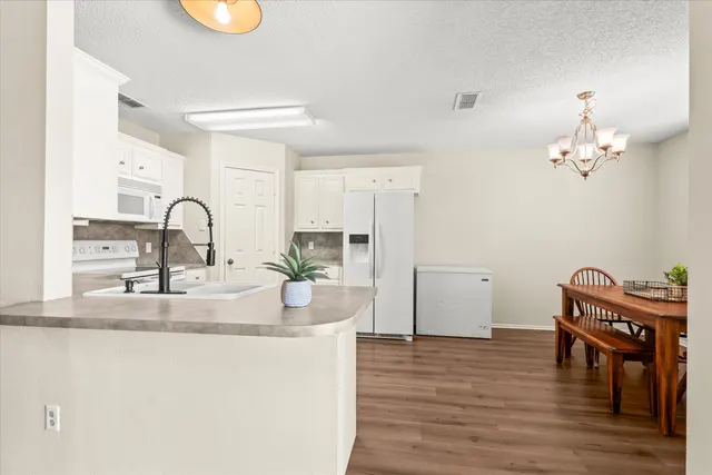 Photo 5 — 6713 9th Street, Lubbock, TX 79416