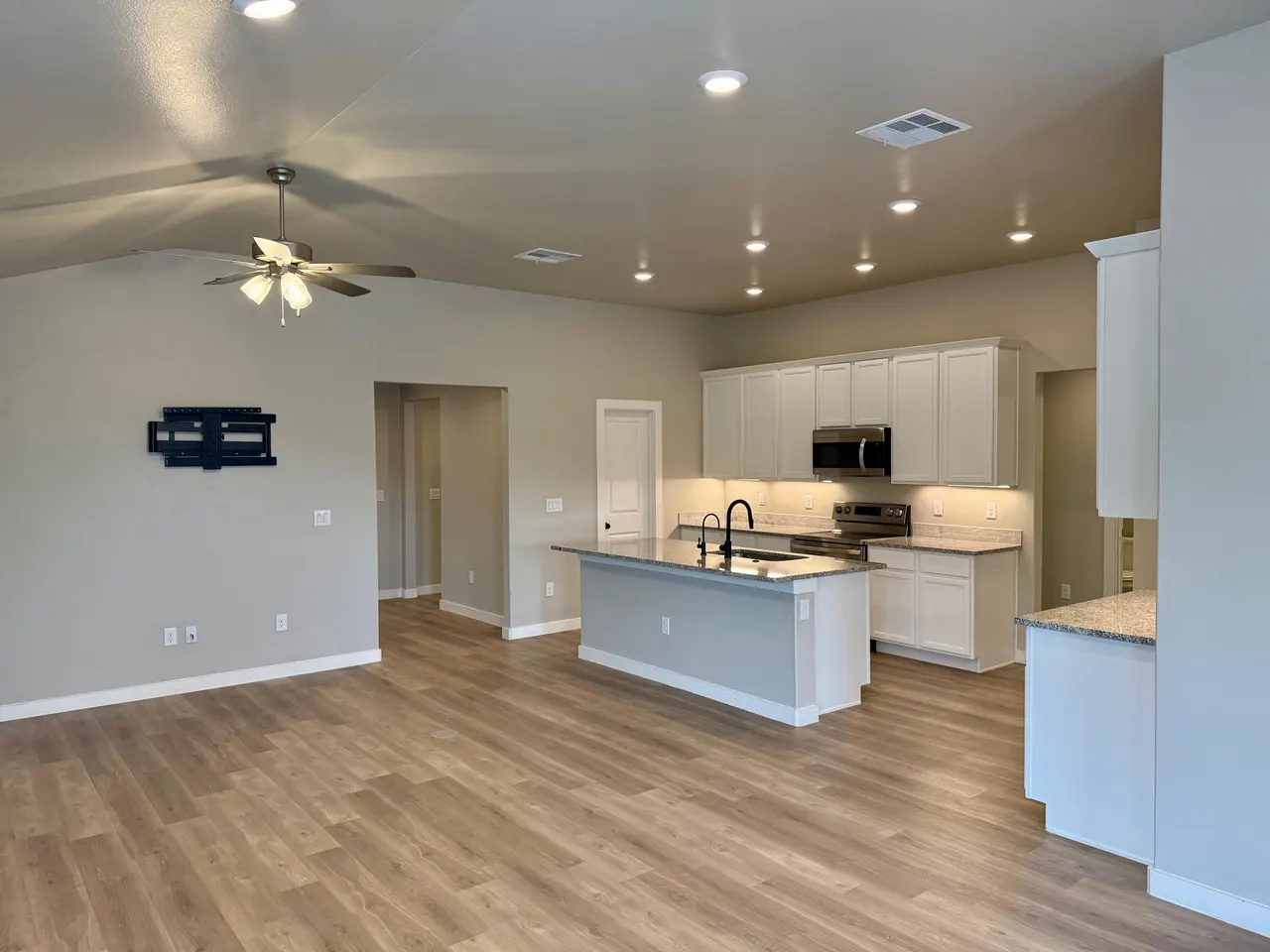 Photo 2 — 2928 Abbeville Avenue, Wolfforth, TX 79382