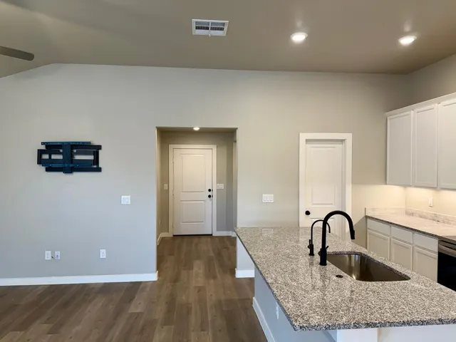 Photo 5 — 2928 Abbeville Avenue, Wolfforth, TX 79382