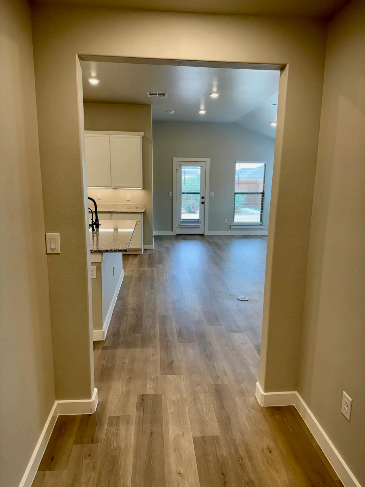 Photo 9 — 2928 Abbeville Avenue, Wolfforth, TX 79382