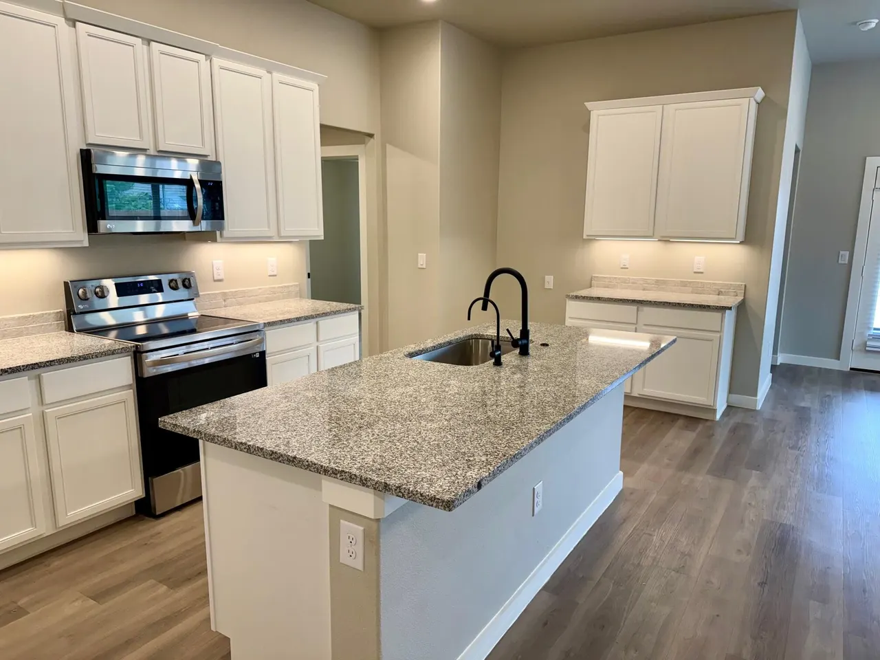 Photo 3 — 2928 Abbeville Avenue, Wolfforth, TX 79382
