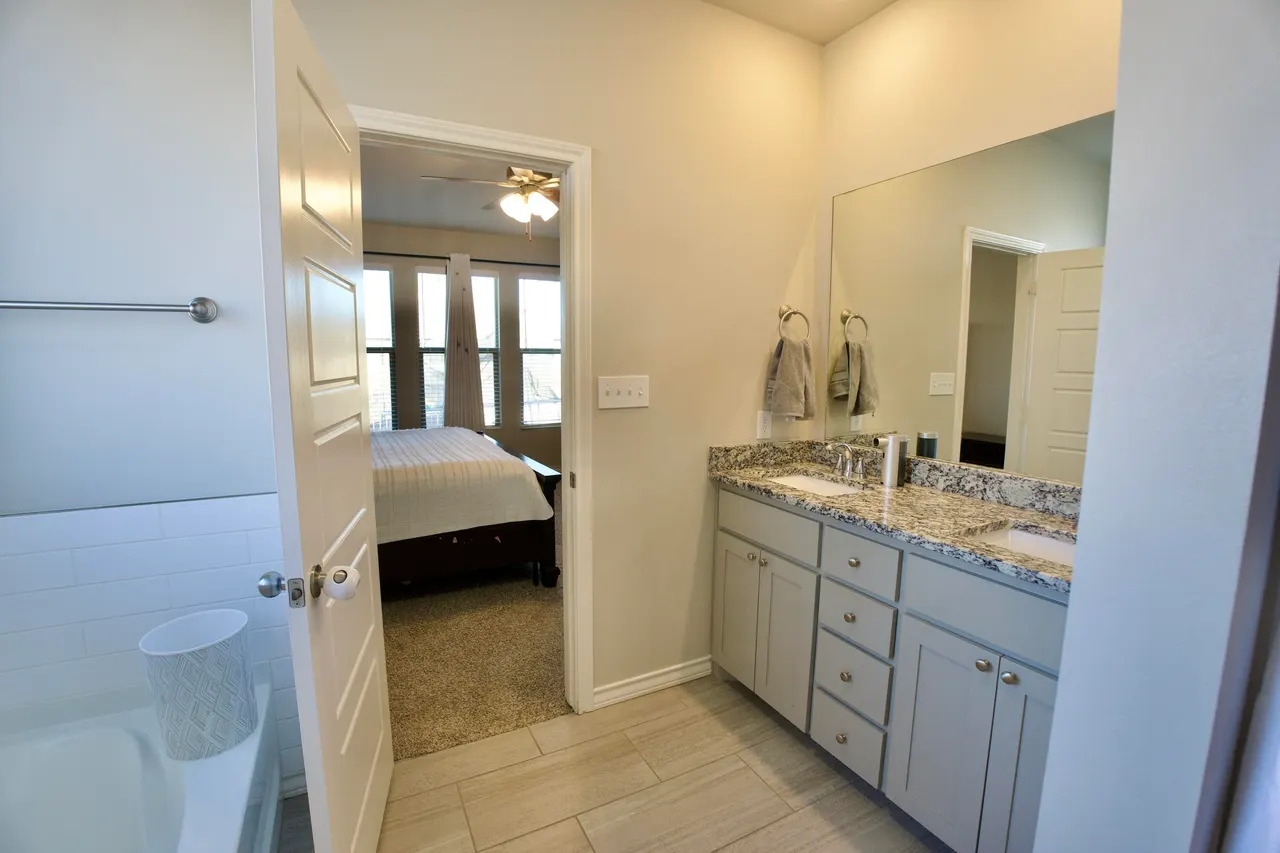 Photo 10 — 5801 Winfield Avenue, Lubbock, TX 79407
