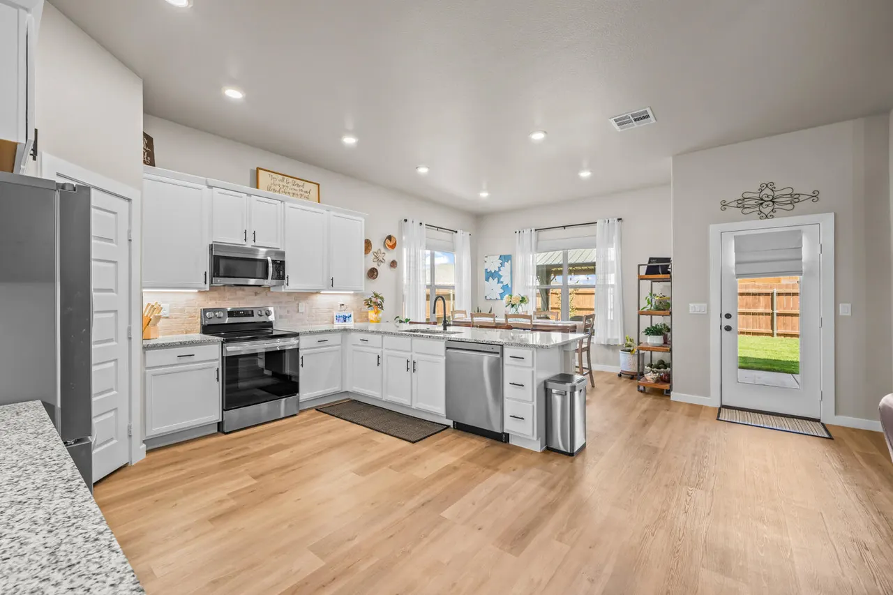Photo 3 — 2926 Abbeville Avenue, Wolfforth, TX 79382