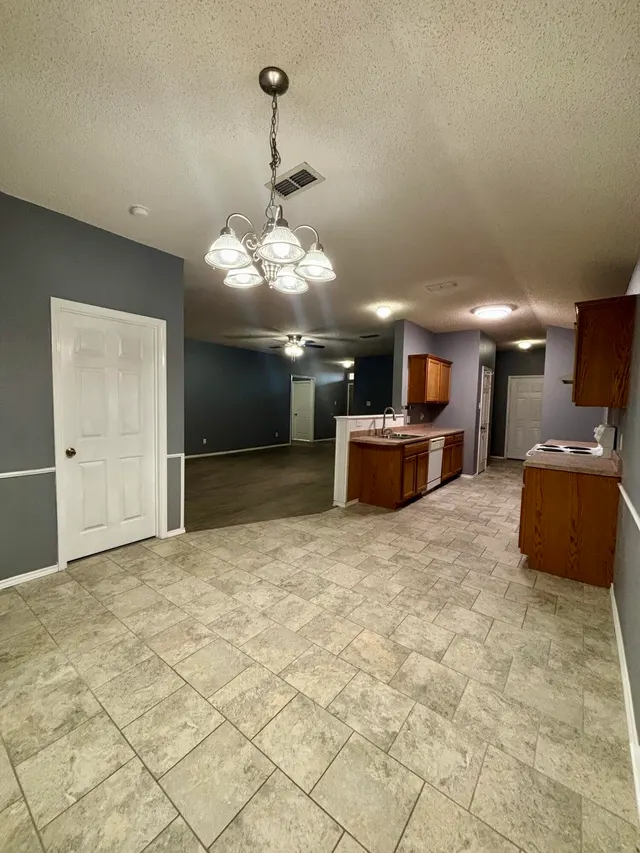 Photo 7 — 524 N Kline Avenue, Lubbock, TX 79416