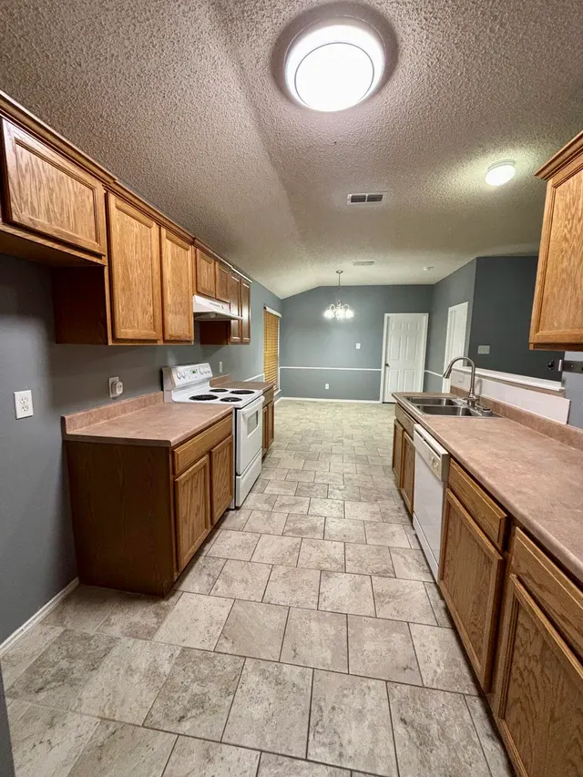 Photo 8 — 524 N Kline Avenue, Lubbock, TX 79416