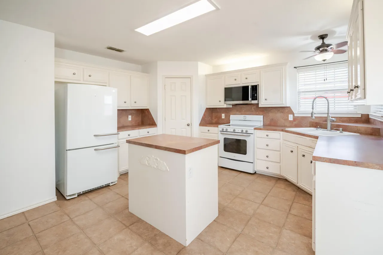 Photo 13 — 6717 7th Street, Lubbock, TX 79416