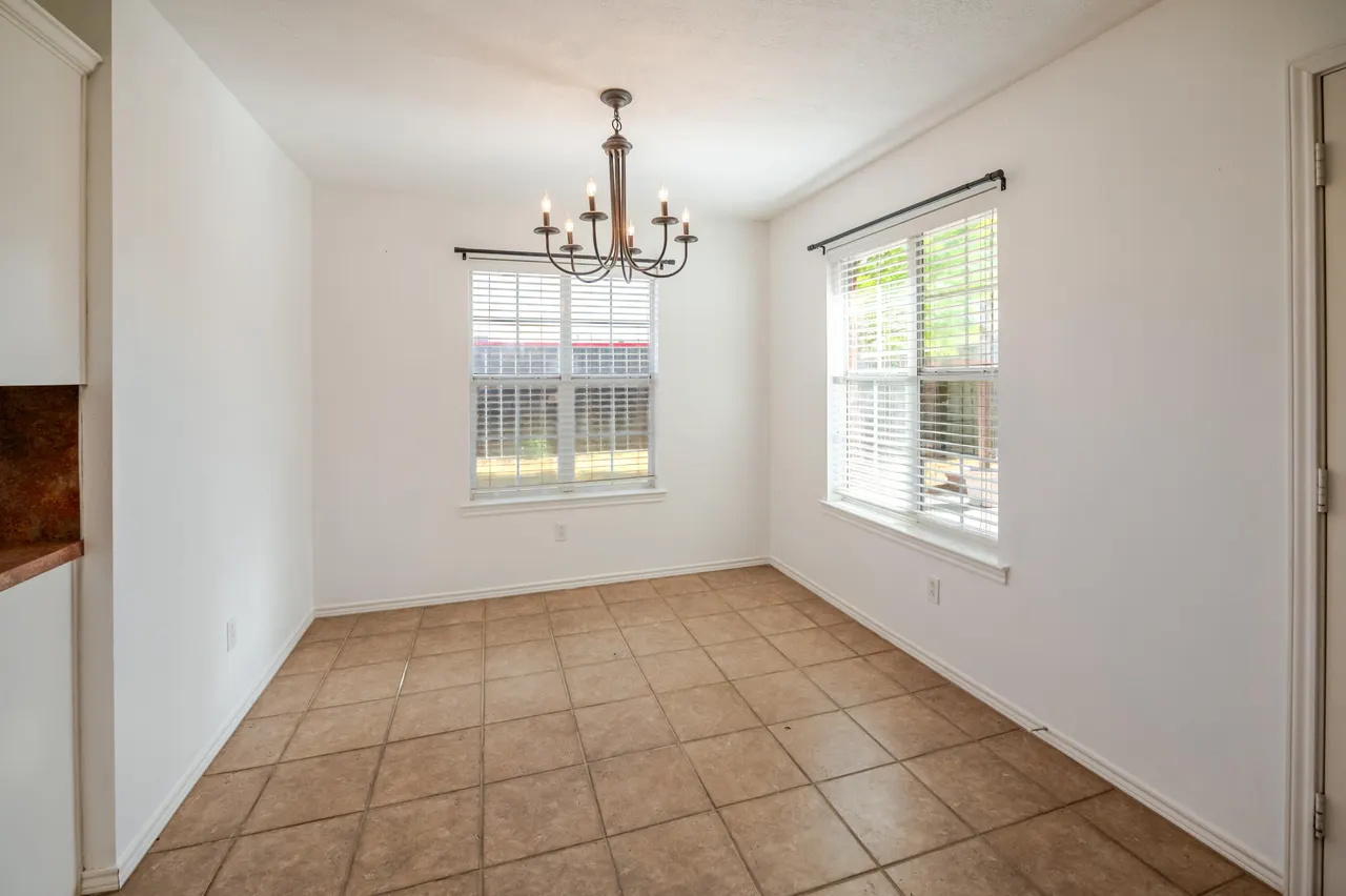 Photo 17 — 6717 7th Street, Lubbock, TX 79416