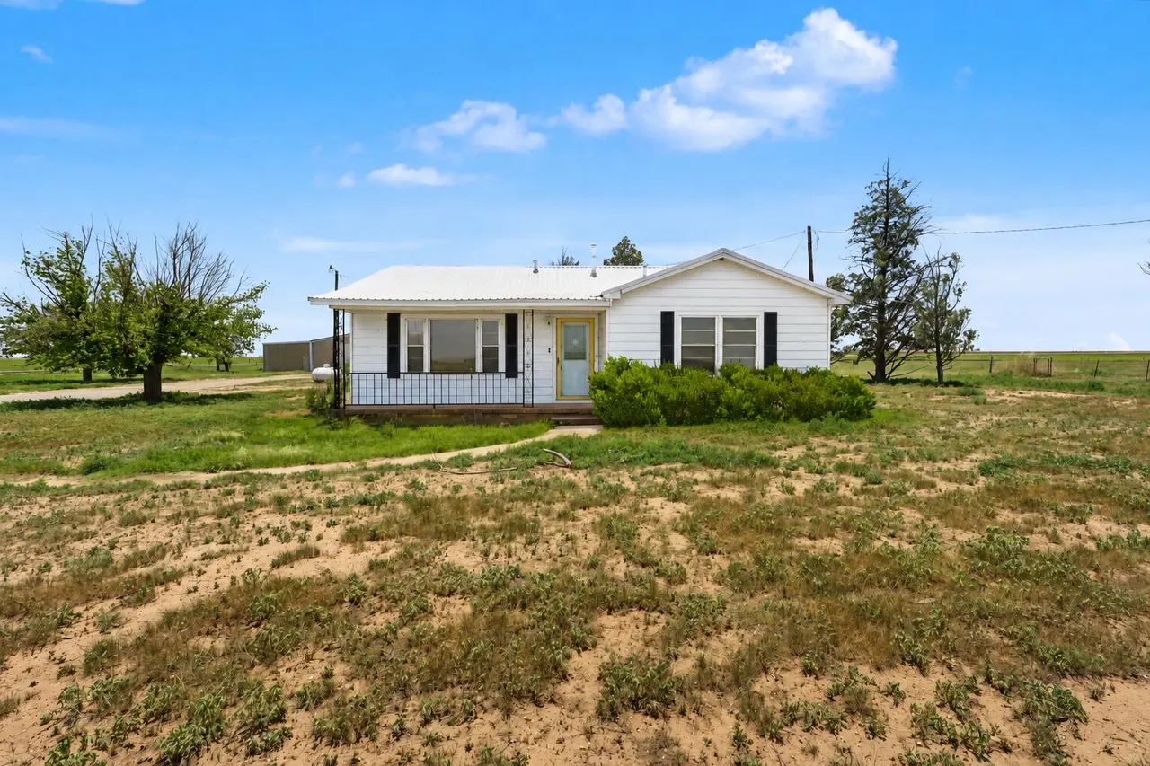 Front exterior — 6212 Beaver Road, Smyer, TX 79367