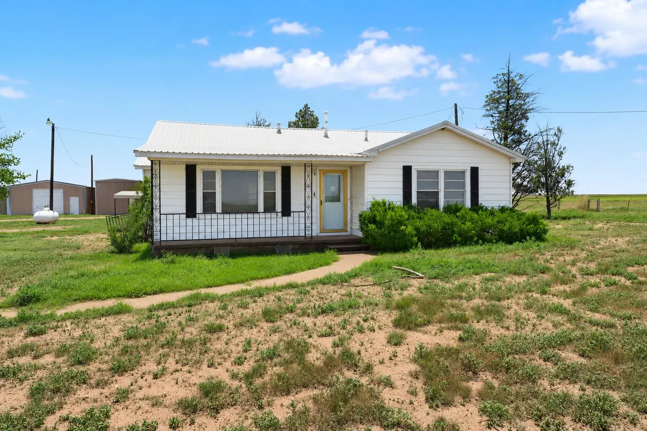 Photo 3 — 6212 Beaver Road, Smyer, TX 79367