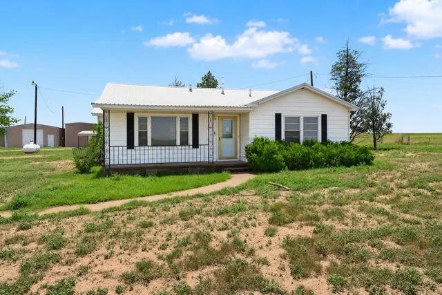 Photo 3 — 6212 Beaver Road, Smyer, TX 79367