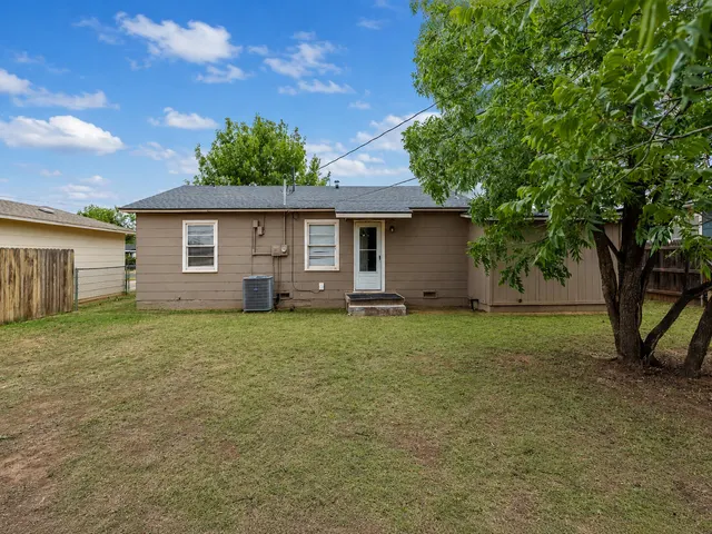 Photo 8 — 2618 44th Street, Lubbock, TX 79413