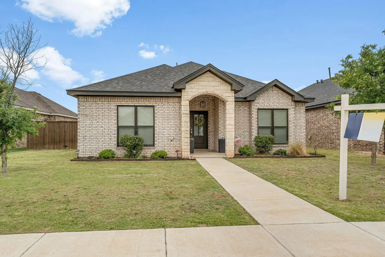 Photo 2 — 11204 Granby Avenue, Lubbock, TX 79424