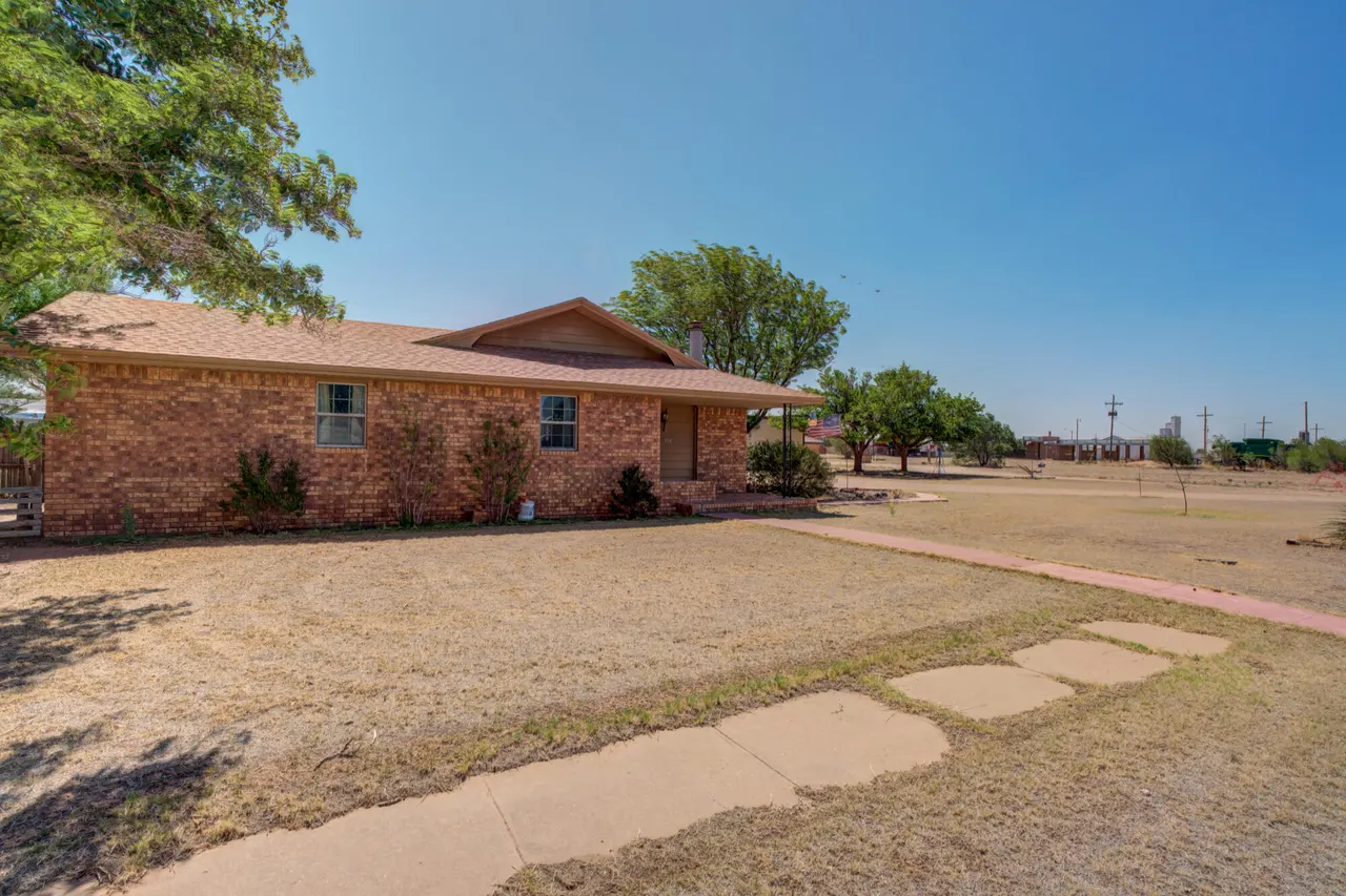 Front exterior — 204 Igoe Avenue, Anton, TX 79313