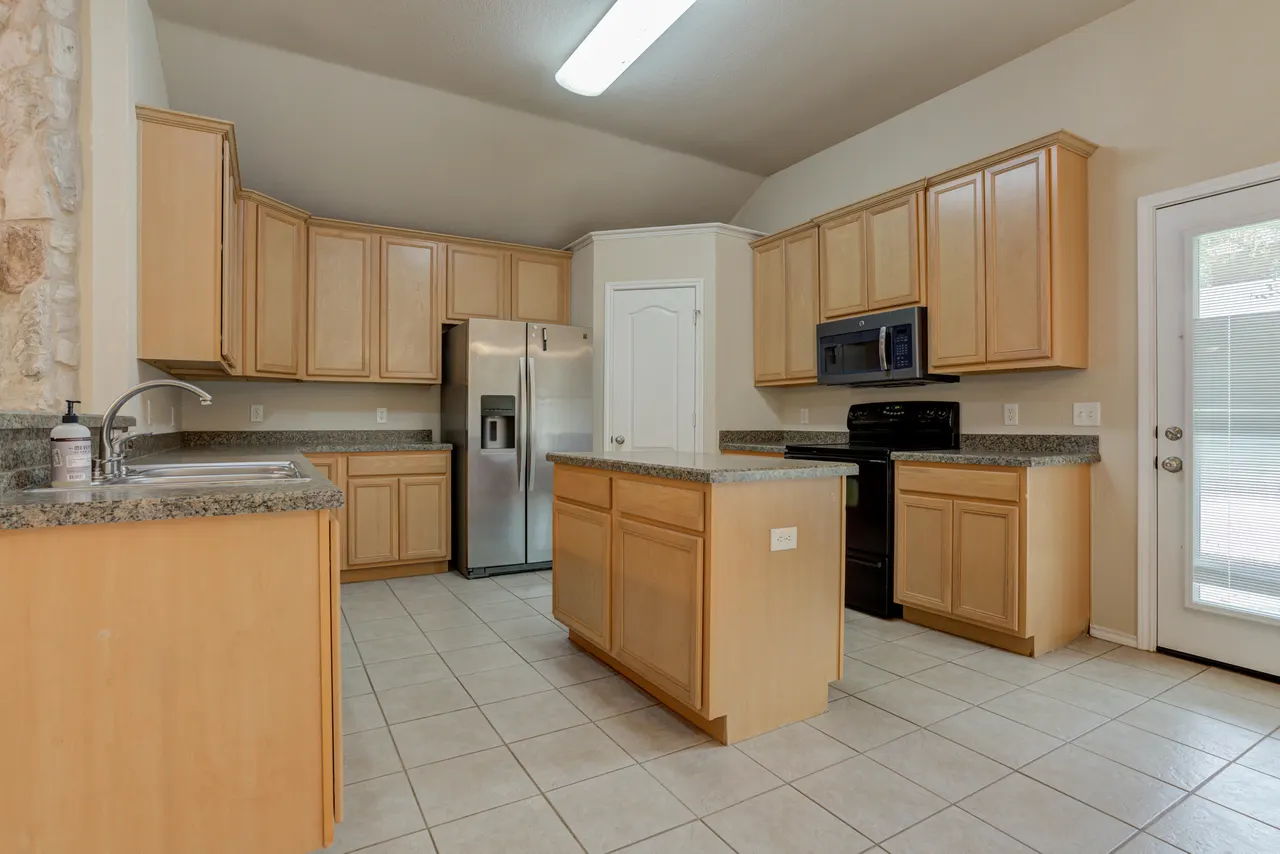 Photo 5 — 6813 35th Street, Lubbock, TX 79407