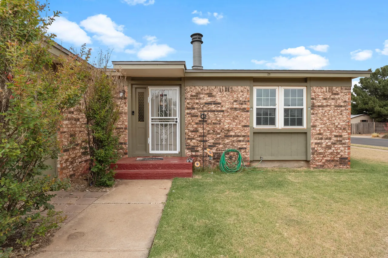 Photo 3 — 8402 Flint Avenue, Lubbock, TX 79423