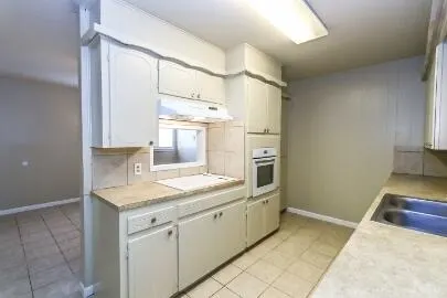Photo 12 — 5408 31st Street, Lubbock, TX 79407