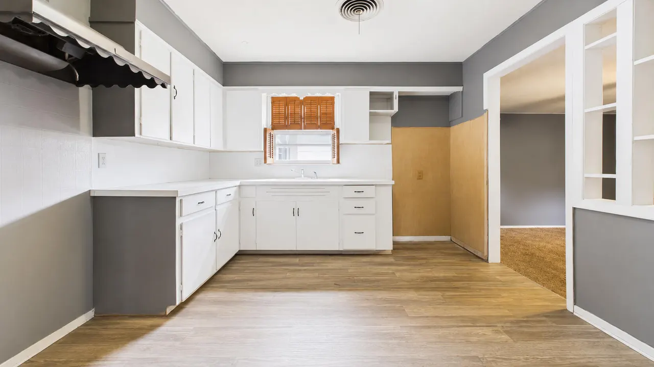 Photo 2 — 518 W 2nd Street, Hale Center, TX 79041