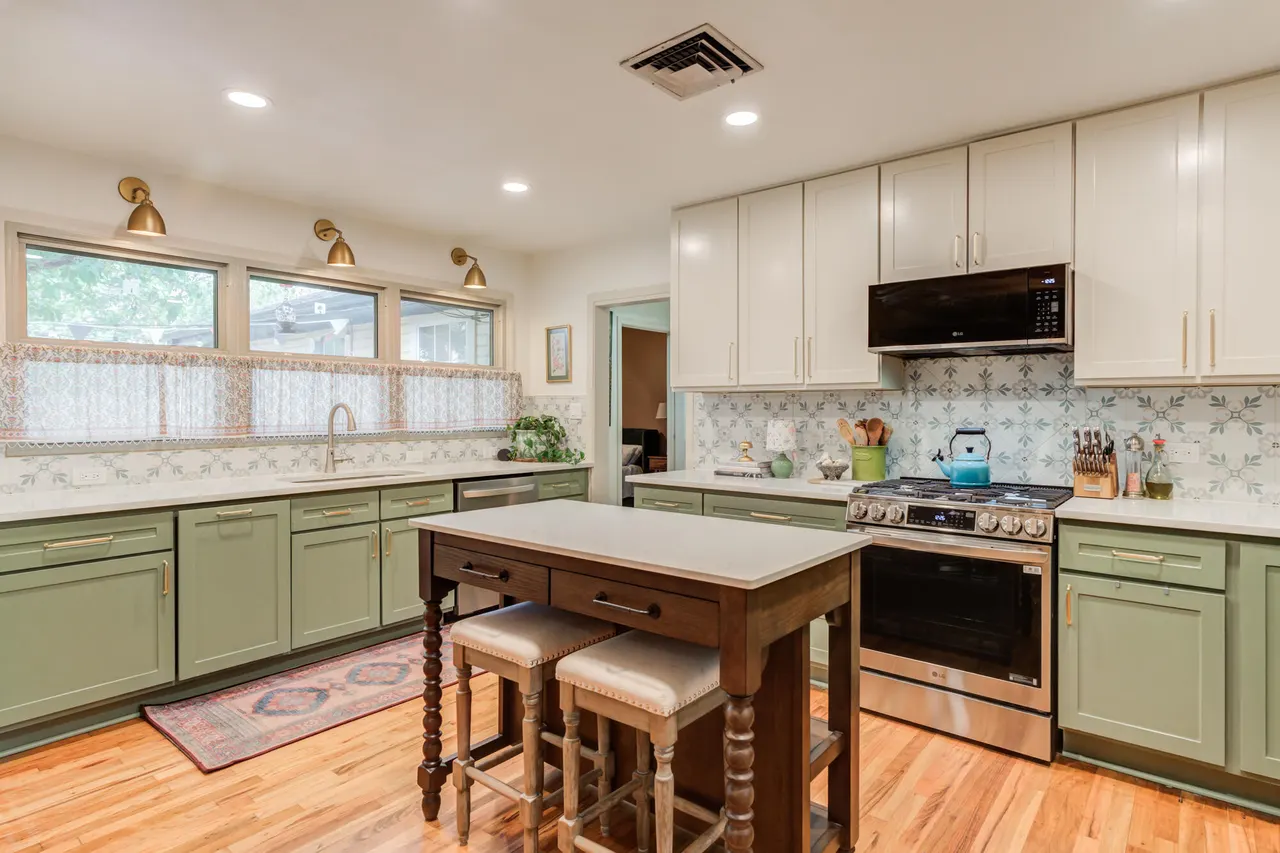 Photo 9 — 2505 31st Street, Lubbock, TX 79410
