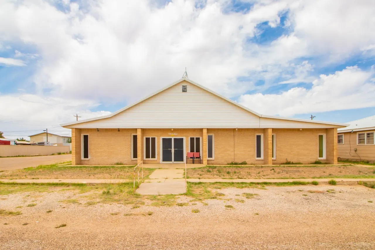 Front exterior — 1305 Avenue D, Seagraves, TX 79359