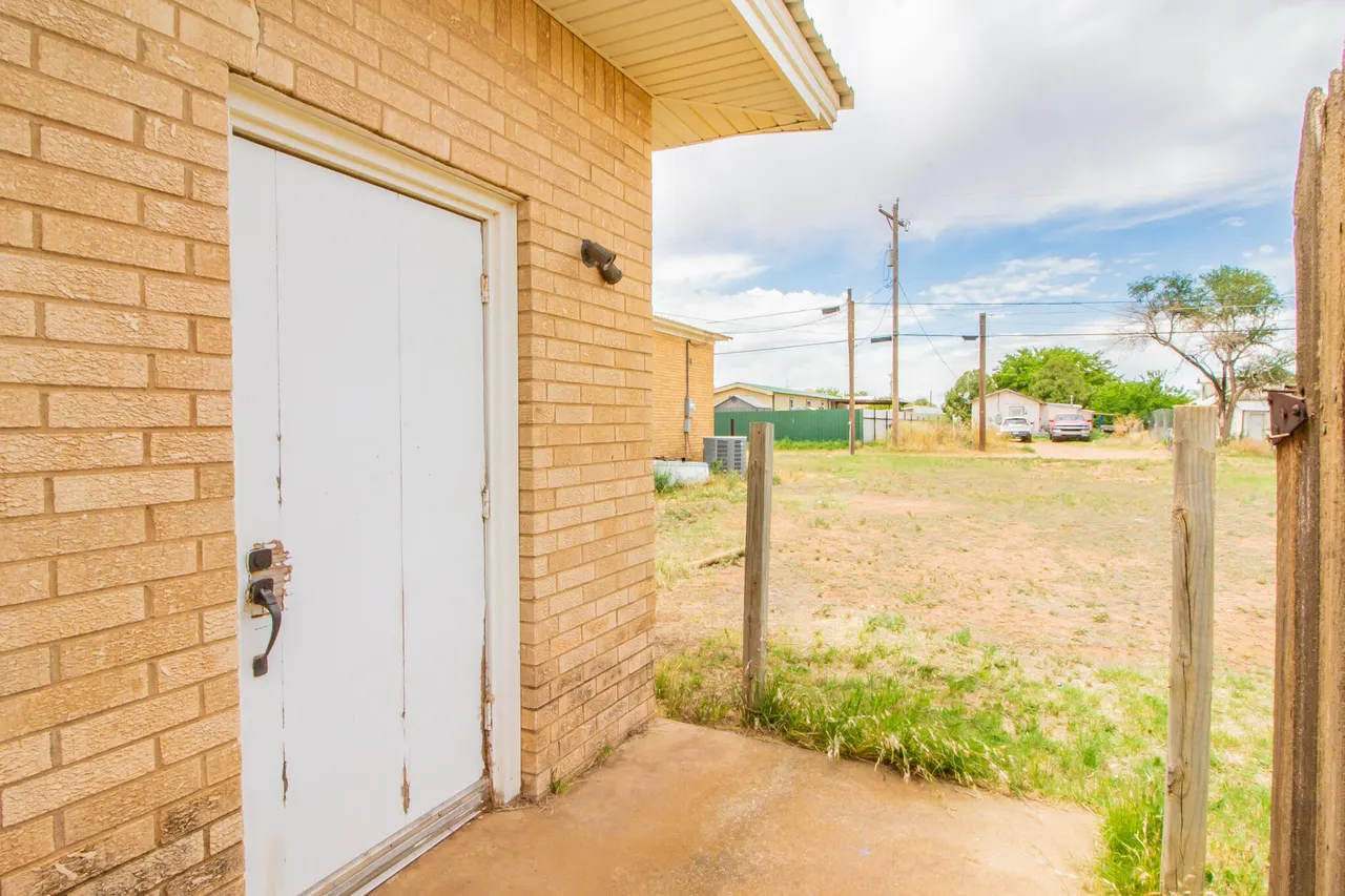 Photo 6 — 1305 Avenue D, Seagraves, TX 79359