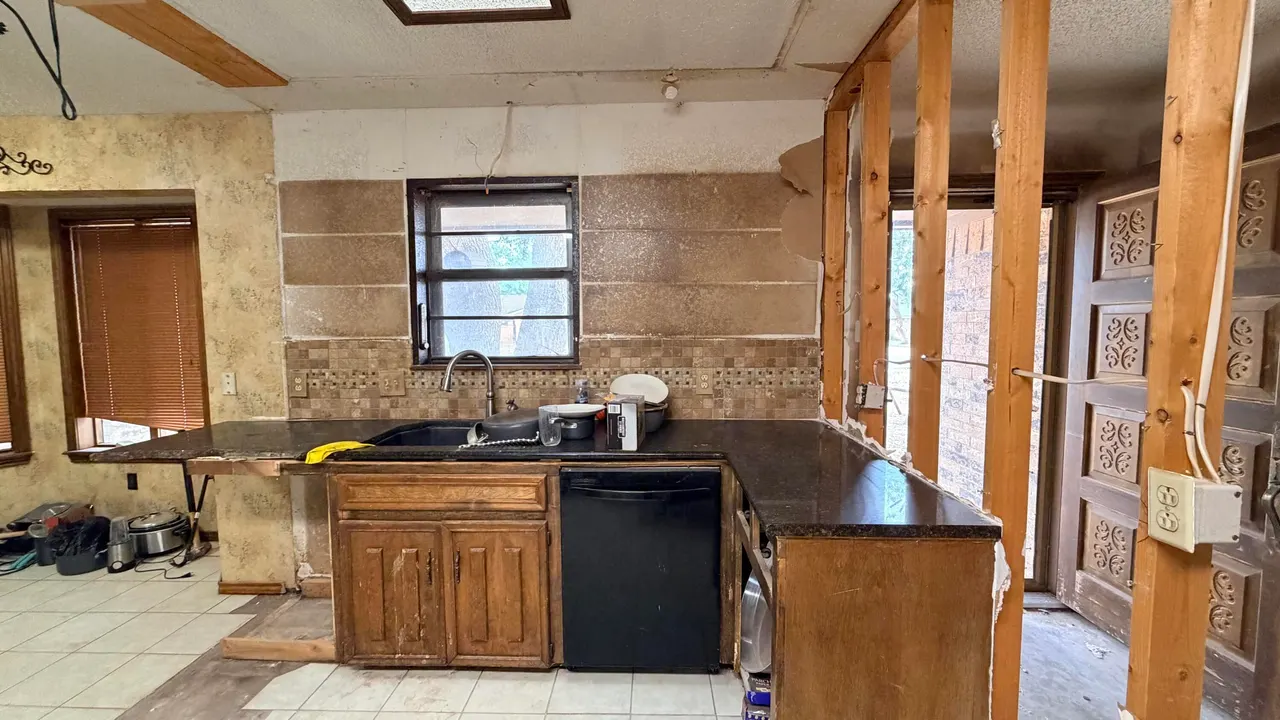 Photo 3 — 1706 E Carter Drive, Brownfield, TX 79316