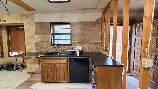 Photo 3 — 1706 E Carter Drive, Brownfield, TX 79316
