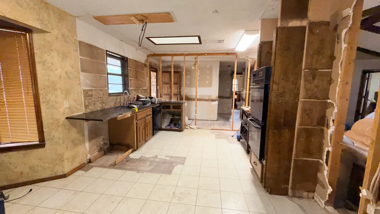 Photo 5 — 1706 E Carter Drive, Brownfield, TX 79316