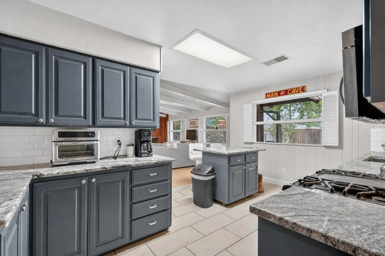 Photo 9 — 3214 40th Street, Lubbock, TX 79413