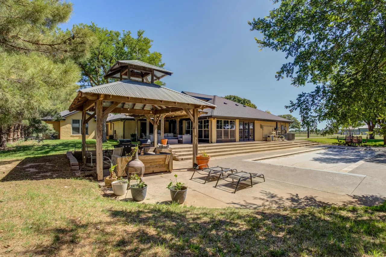 Photo 13 — 9009 County Rd 7500, Wolfforth, TX 79382