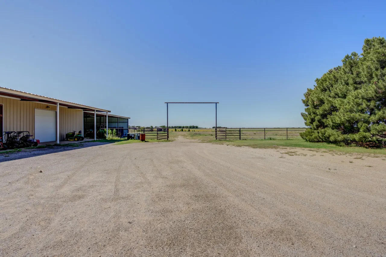 Photo 14 — 9009 County Rd 7500, Wolfforth, TX 79382